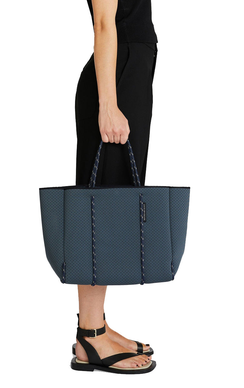 Flying Solo tote in pewter - 19WA50792_2